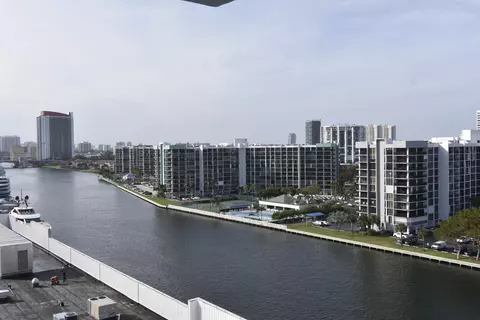 3000 S Ocean Dr #1000, Hollywood, FL 33019