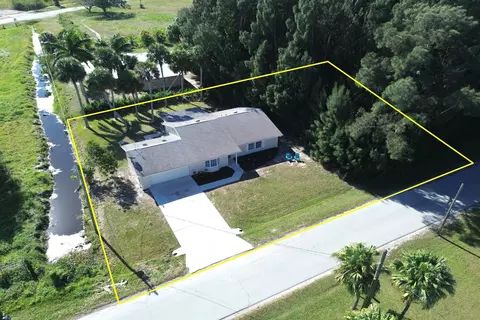 4605 87th St, Sebastian, FL 32958