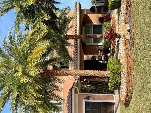 189 Bella Vista Way, Royal Palm Beach, FL 33411