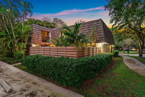 1009 10th Ter, Palm Beach Gardens, FL 33418