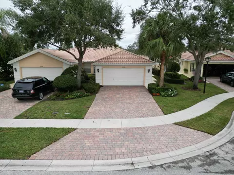 8299 Eleuthera Ln, Wellington, FL 33414