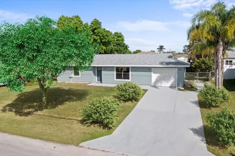 667 SE Starfish Ave, Port Saint Lucie, FL 34983
