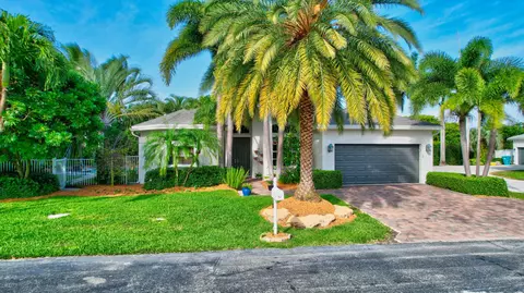 52 Lake Eden Dr, Boynton Beach, FL 33435