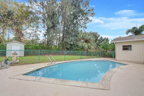 801 W Wisteria Ave, Fort Pierce, FL 34982