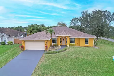 352 SW South Quick Cir, Port Saint Lucie, FL 34953
