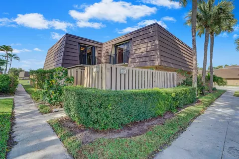 624 6th Ct, Palm Beach Gardens, FL 33410