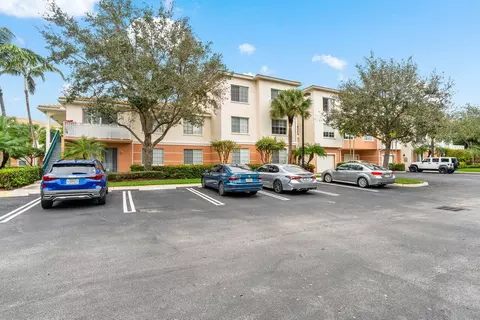 9306 Myrtlewood Cir W, Palm Beach Gardens, FL 33418