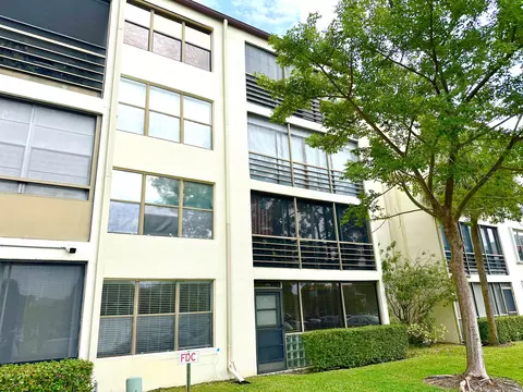2306 S Cypress Bend Dr #117, Pompano Beach, FL 33069