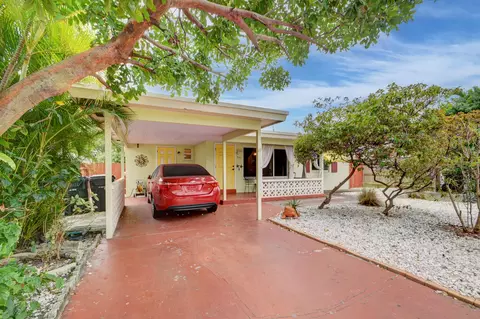 916 S B St, Lake Worth, FL 33460