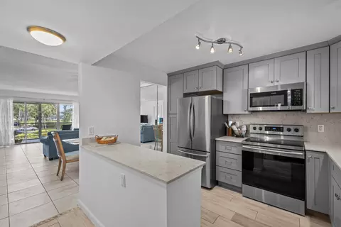 769 Jeffery St #2-205, Boca Raton, FL 33487