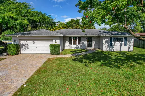 5381 SW 6th St, Plantation, FL 33317
