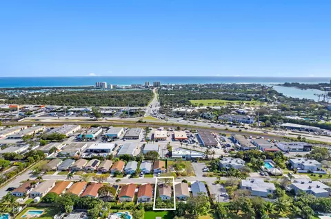 141 E Riverside Dr #24, Jupiter, FL 33469