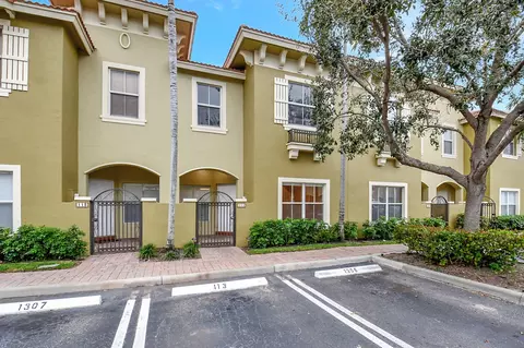 111 Lake Monterey Cir, Boynton Beach, FL 33426