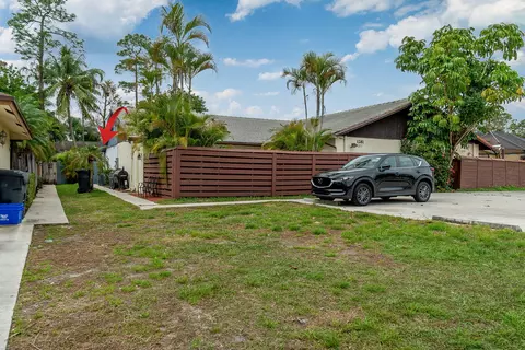 1281 Periwinkle Pl, Wellington, FL 33414