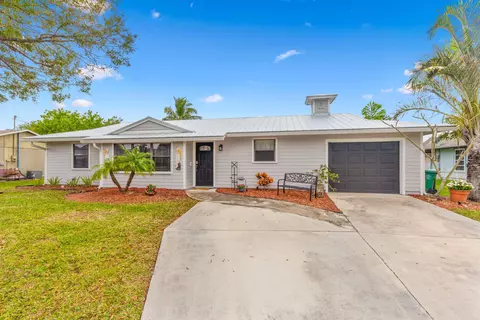 1634 SE Shepard Ln, Port Saint Lucie, FL 34983