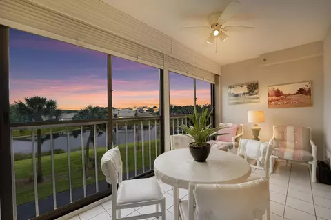 7260 Kinghurst Dr #307, Delray Beach, FL 33446