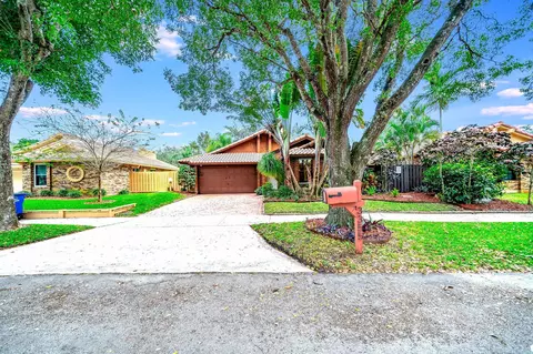 3355 E Point Dr, Hollywood, FL 33026