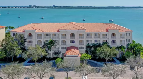 29 Harbour Isles Dr E #106, Fort Pierce, FL 34949