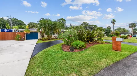 572 Ontario Rd, Haverhill, FL 33415