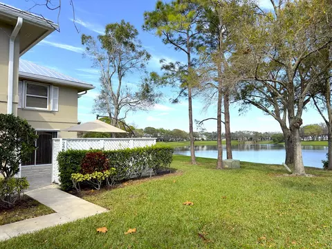 2464 SW Danbury Ln, Palm City, FL 34990