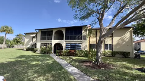 325 Pine Ridge Cir #D-2, Greenacres, FL 33463