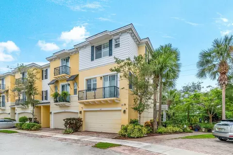 547 NW 35th Pl, Boca Raton, FL 33431