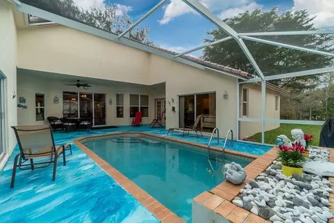 2700 Pointe Cir, Greenacres, FL 33413