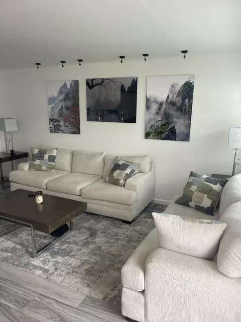 1033 Lincoln B #1033, Boca Raton, FL 33434
