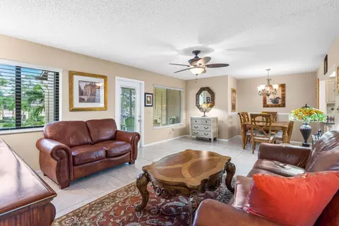 215 Pine Hov Cir #D-2, Greenacres, FL 33463