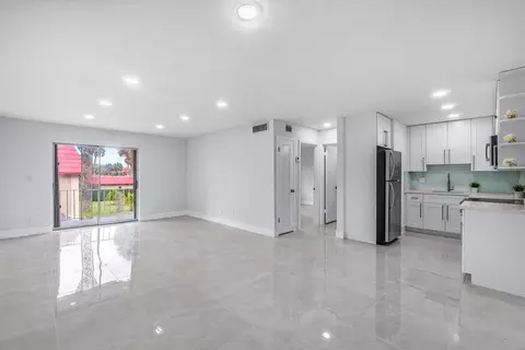 411 SE 8th St #228, Deerfield Beach, FL 33441
