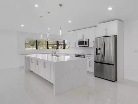 4642 NW 2nd Ter, Boca Raton, FL 33431