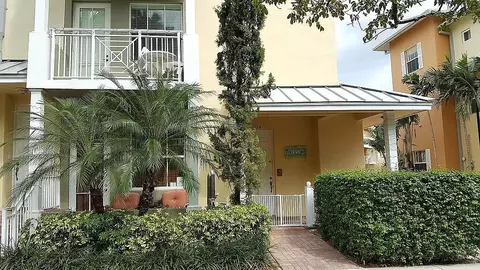 374 SW 14th Ave, Fort Lauderdale, FL 33312