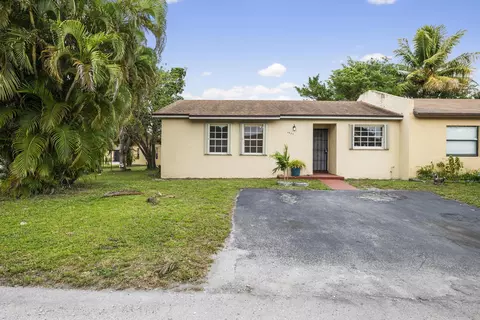 2859 NW 203rd Ln, Miami Gardens, FL 33056