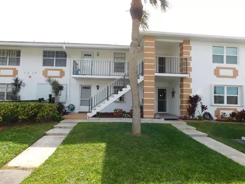 1219 S Lakes End Dr #D-2, Fort Pierce, FL 34982