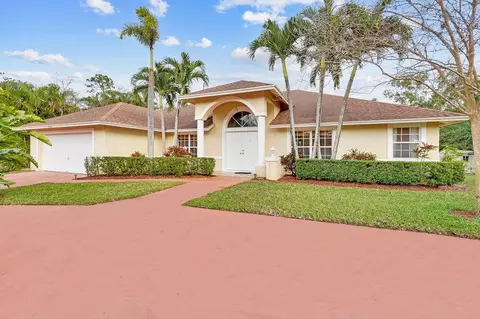 15728 81st Ter N, Palm Beach Gardens, FL 33418