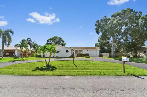 21 W Pine Tree Ave, Lake Worth, FL 33467