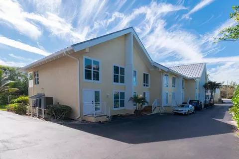 245 NE Macarthur Blvd #8, Stuart, FL 34996