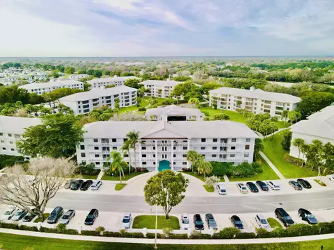 3716 Whitehall Dr #304, West Palm Beach, FL 33401