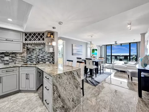 2425 E Presidential Way E #PENTHOUSE 1, West Palm Beach, FL 33401
