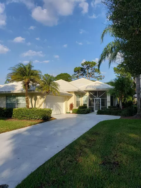 433 SW Fairway Lndg, Port Saint Lucie, FL 34986