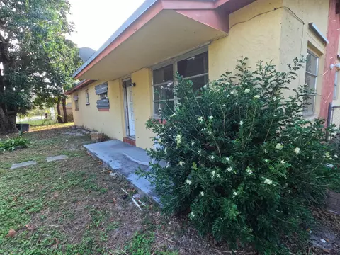 1012 Alto Rd, Lantana, FL 33462