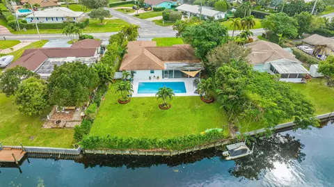 7961 W Lake Dr, Lake Clarke Shores, FL 33406