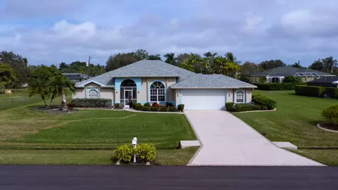 2031 SE Pyramid Rd, Port Saint Lucie, FL 34952