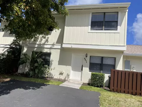 5271 Tennis Ln, Delray Beach, FL 33484