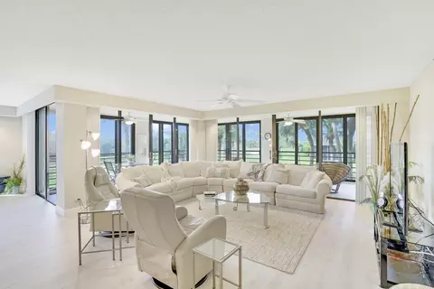 7578 Regency Lake Dr #302, Boca Raton, FL 33433