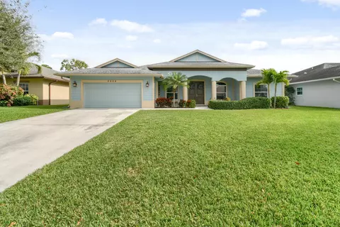 8684 SE Pinehaven Ave, Hobe Sound, FL 33455