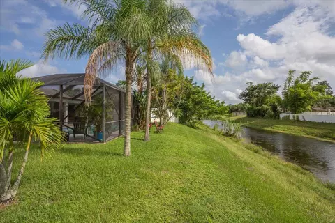 1932 SE Fallon Dr, Port Saint Lucie, FL 34983