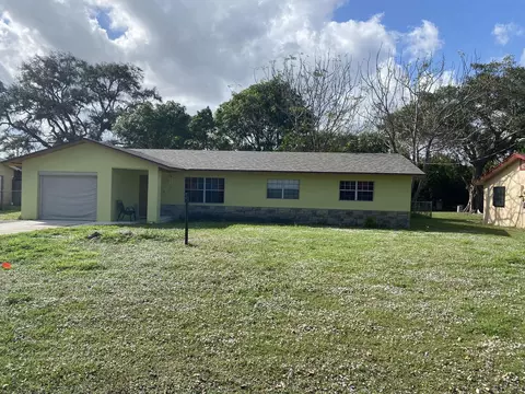 2709 Navajo Ave, Fort Pierce, FL 34946
