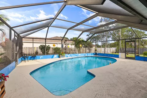 257 SW Thornhill Dr, Port Saint Lucie, FL 34984