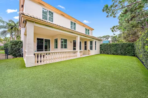 437 Woodview Cir, Palm Beach Gardens, FL 33418
